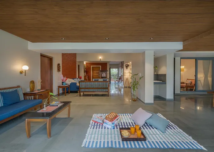 Saffronstays Red Brick House - 3Br English-Style Villa With Verandah Dining, Orchard Lawn & Classic Charm Panchgani