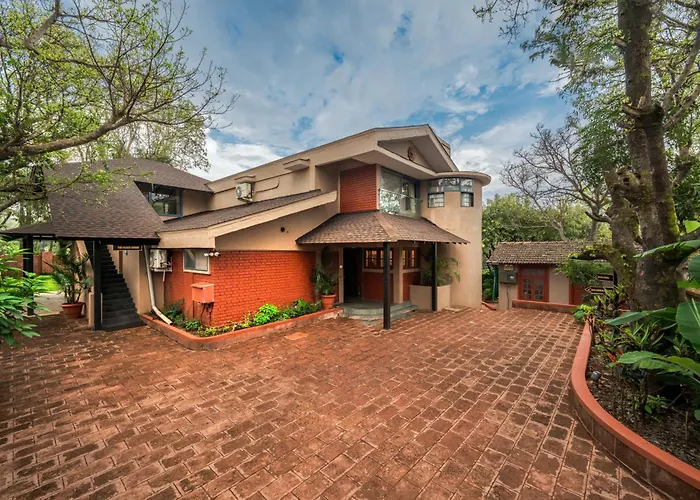 Saffronstays Red Brick House - 3Br English-Style Villa With Verandah Dining, Orchard Lawn & Classic Charm Panchgani
